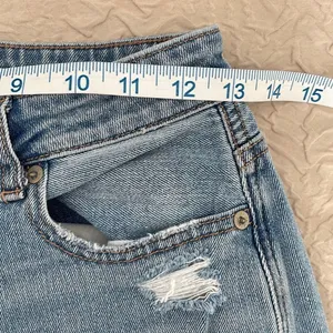 American Eagle Womens Mom Straight‎ Jeans Distressed Light Wash Blue Size 2 Reg thumbnail 10