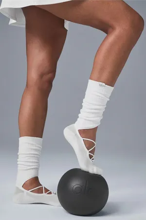 Alo Strappy Siren Yoga Women’s Grip Pilates Barre Socks thumbnail 1