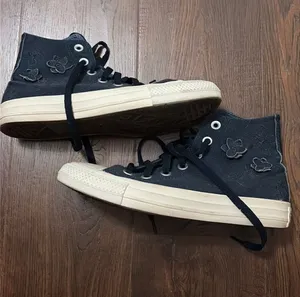 Blue Converse thumbnail 1