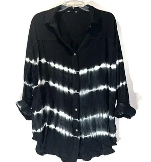 Black & White Button Front Top Women’s Medium thumbnail 1