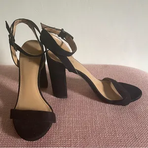 Black Heels thumbnail 4