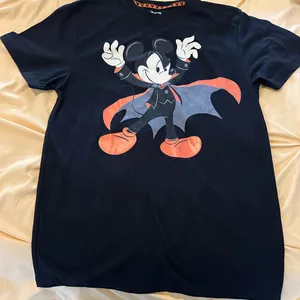 NWOT Disney -womens‎ tee size M thumbnail 1