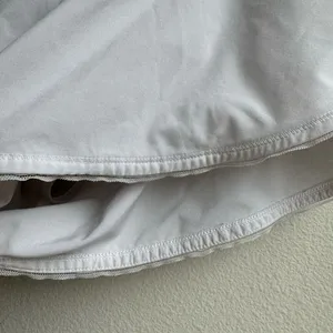 Lululemon Seek The Heat Short II 2.5" White Mesh Lining Size 8 Medium Light thumbnail 2