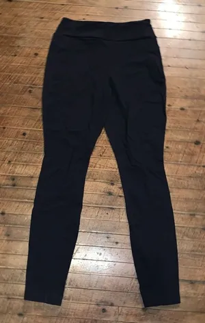 Athleta black size 6 Athleisure comfortable workout pants thumbnail 1