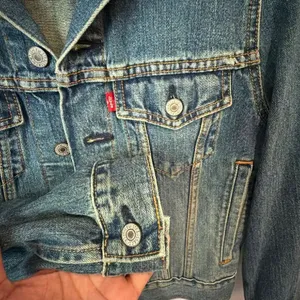 Levi’s Women’s Denim Trucker Jean Jacket Size Small Medium Wash 100% Cotton #110 thumbnail 4