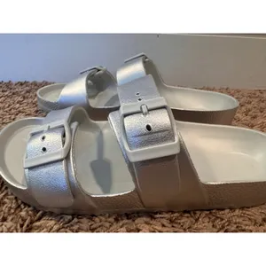 Shade & Shore Women's Size 7 Silver Metallic Double Buckle Slide Sandals thumbnail 2