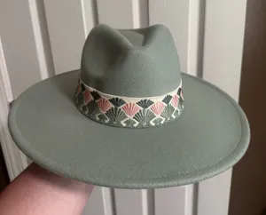 Boutique hat thumbnail 1