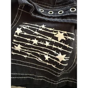 Hot Topic Size 11 Black Shorts Fold Over Side Pockets, Skull, Stars, Wire thumbnail 2