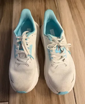 Hoka Arahi 7 Women's Frost/Rose gold thumbnail 1