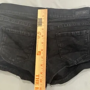 Abercrombie & Fitch Womens Black Denim Shorts Raw Hem Cut Off Size 26 2 Low Rise thumbnail 8