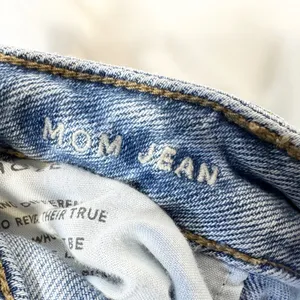 American Eagle Plus Size 18 Jeans Mom Light Wash‎ Blue High Rise Relaxed 633 thumbnail 8