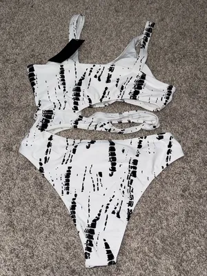Bewicked large Scoop Neck Cutout Front side High Cut Monokini One Piece Swimsuit thumbnail 4