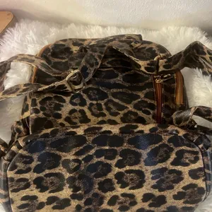 Leopard print backpack/purse
Brand new no‎ tags thumbnail 5
