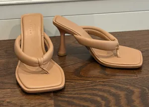 ASOS Beige Square Toe Flip Flop Heels Size 6 thumbnail 1