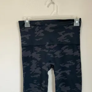 Spanx Look at Me‎ Now Seamless Legging Black Camo Size M #FL3515 thumbnail 4