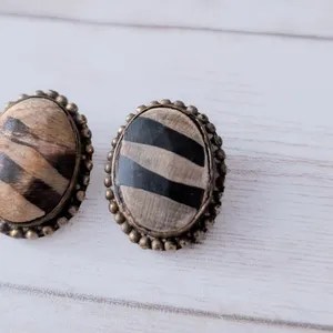 Vintage Clip On Earrings Patterned Oval thumbnail 5