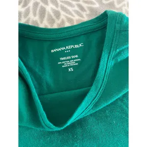 Banana Republic Timeless Shirt XS Green Sleeveless Jewel Tone Minimalist‎ Basic thumbnail 2