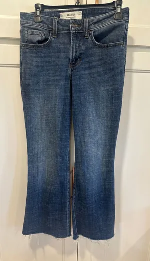 Hollister Mid-Rise Relaxed Bootcut Jeans Medium Wash Raw Hem 4R W27 casual read thumbnail 1