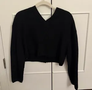 Zara Black V-Neck Cropped Cardigan Sweater Buttons  thumbnail 3