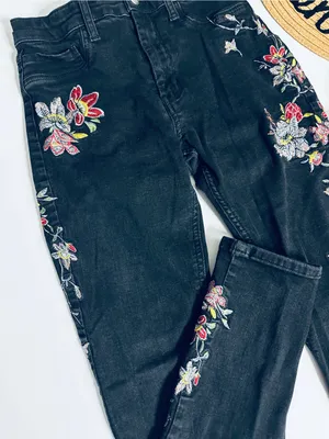 Urban Outfitters BDG Twig High Rise Skinny Black Floral Embroidered Jeans 27 thumbnail 7