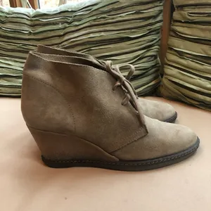 J. Crew Suede Lace Up Wedge Boots size 6 Tan‎ thumbnail 3