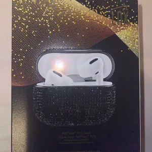 AirPods Pro Hardshell Case in black rhinestone/ New in Box thumbnail 3