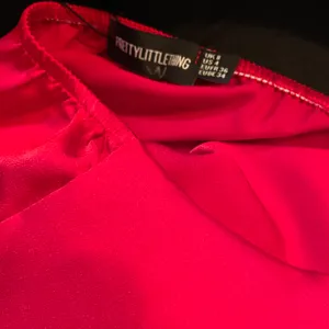 NWT PrettyLittleThing Red Draped One Shoulder Satin Wide Leg Jumpsuit thumbnail 4