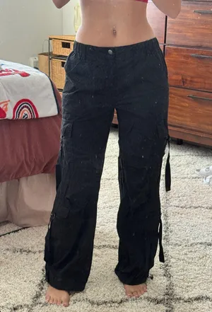 Aeropostale Black Low-Rise Cargo Pants thumbnail 1