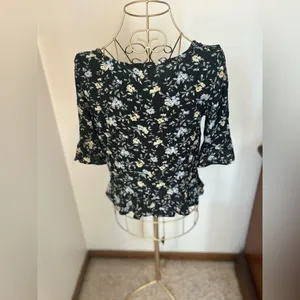 American Eagle Floral Ruffle Hem 3/4 Sleeve Top Size Small thumbnail 11