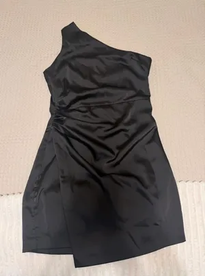 black dress thumbnail 1