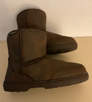BearPaw Women brown leather short classic boots US 11 thumbnail 1