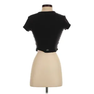 Alo Yoga Black Ribbed Cropped V-Neck Top – Size XS thumbnail 2