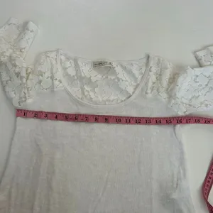Abercrombie & Fitch White Lace Sleeve Top XS Feminine Lightweight thumbnail 5