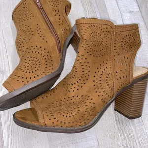 Comfort camel color heeled open toe booties size 9 new thumbnail 10