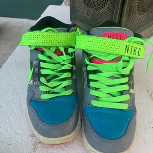 Nike neon sneakers thumbnail 2