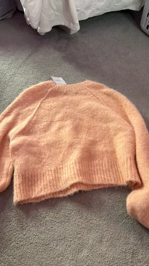 Peachy pink American eagle sweater thumbnail 2