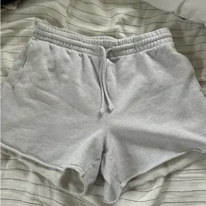 Aritzia TNA Sweatshorts thumbnail 3