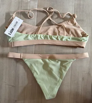 Dippin Daisy’s Swimwear Set thumbnail 5