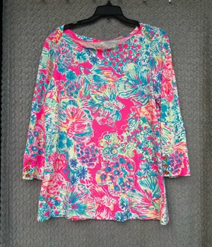 Lilly Pulitzer Alinda Top with a boat neck and 3/4 length sleeves size Medium thumbnail 1