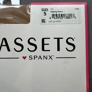 ASSETS Spanx Shaping Sheers Built in Shaper Short Size 5 Nude Pantyhose Nylons thumbnail 2