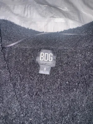 BDG Cropped Fuzzy V Neck Sweater thumbnail 2