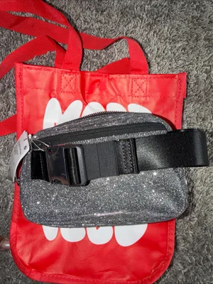 Lululemon Everywhere Belt Bag 1L metallic black thumbnail 4