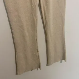 White Fox Beige Flare Leg Pull On Lounge Pants size Medium thumbnail 3