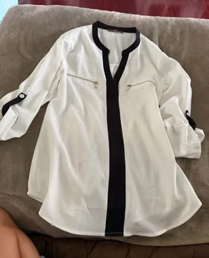 Gaharu white and black work top thumbnail 1