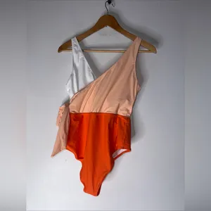 NWT Cupshe‎ Orange Color block One Piece Swimsuit Plunging Knotted Monokini Med thumbnail 2