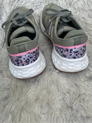 New Balance Women's Olive Green/Sneakers with Pink Details Size 9 thumbnail 6