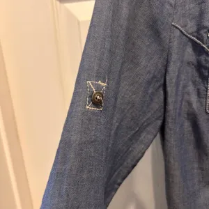 NWT Prototype Authentic Women's Denim Shirt L‎ Long Sleeve Button Down Roll Tab Blue Size L thumbnail 3
