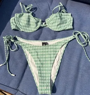 Triangl Bikini thumbnail 1