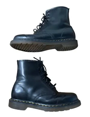 Dr. Martens Classic Leather Black 1460 8 Eye Lace up Boots Size 7 M 9 W Combat thumbnail 1