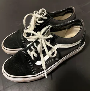 Sneakers thumbnail 1